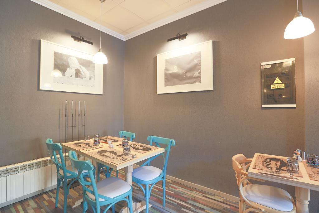 Artmotel & Bistro Haţeg Exteriör bild