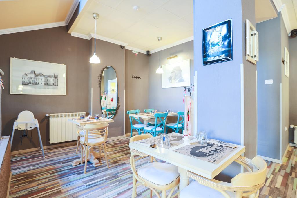 Artmotel & Bistro Haţeg Exteriör bild
