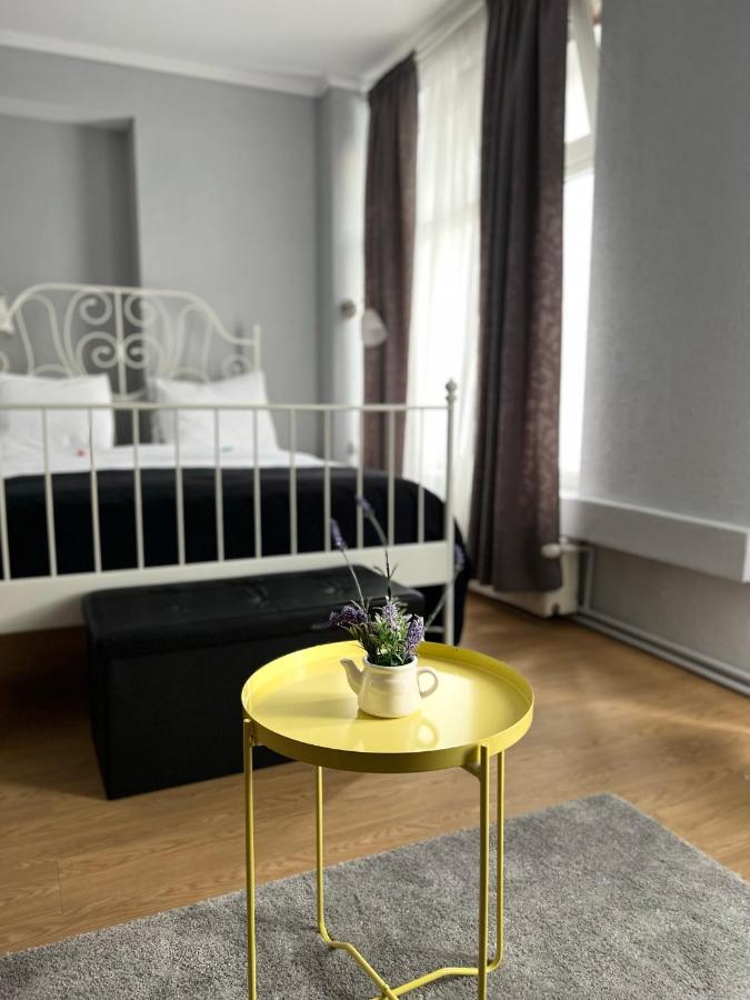 Artmotel & Bistro Haţeg Exteriör bild