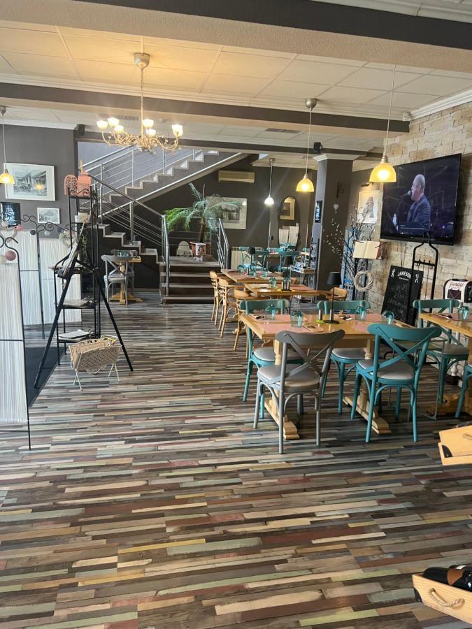 Artmotel & Bistro Haţeg Exteriör bild
