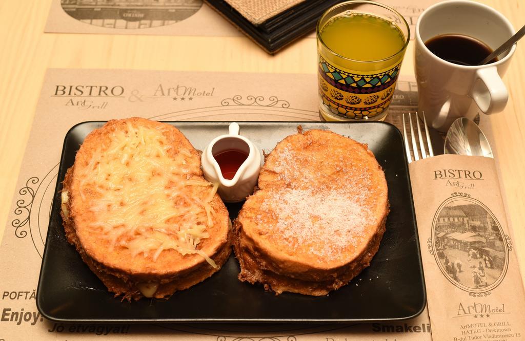 Artmotel & Bistro Haţeg Exteriör bild